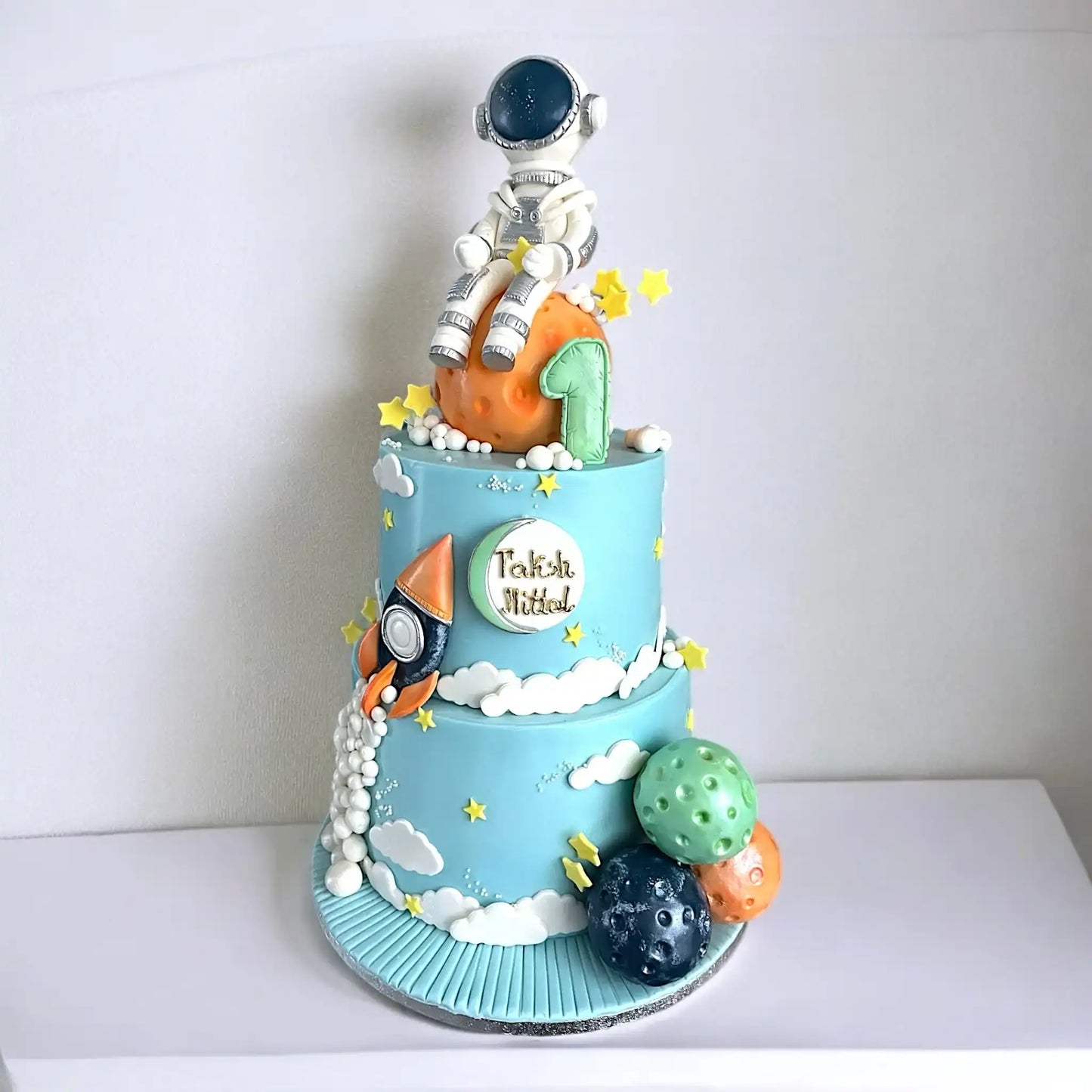 Astronaut Birthday Cake - Naturally_deliciousss