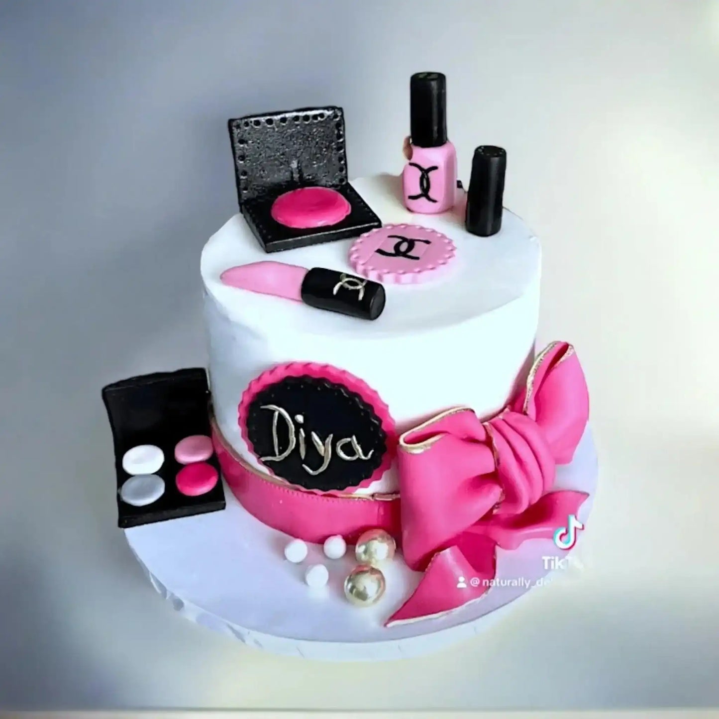 Coco Chanel birthday cake - Naturally_deliciousss