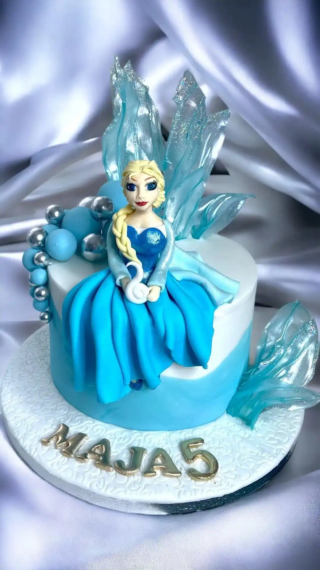 Disney Frozen birthday cake