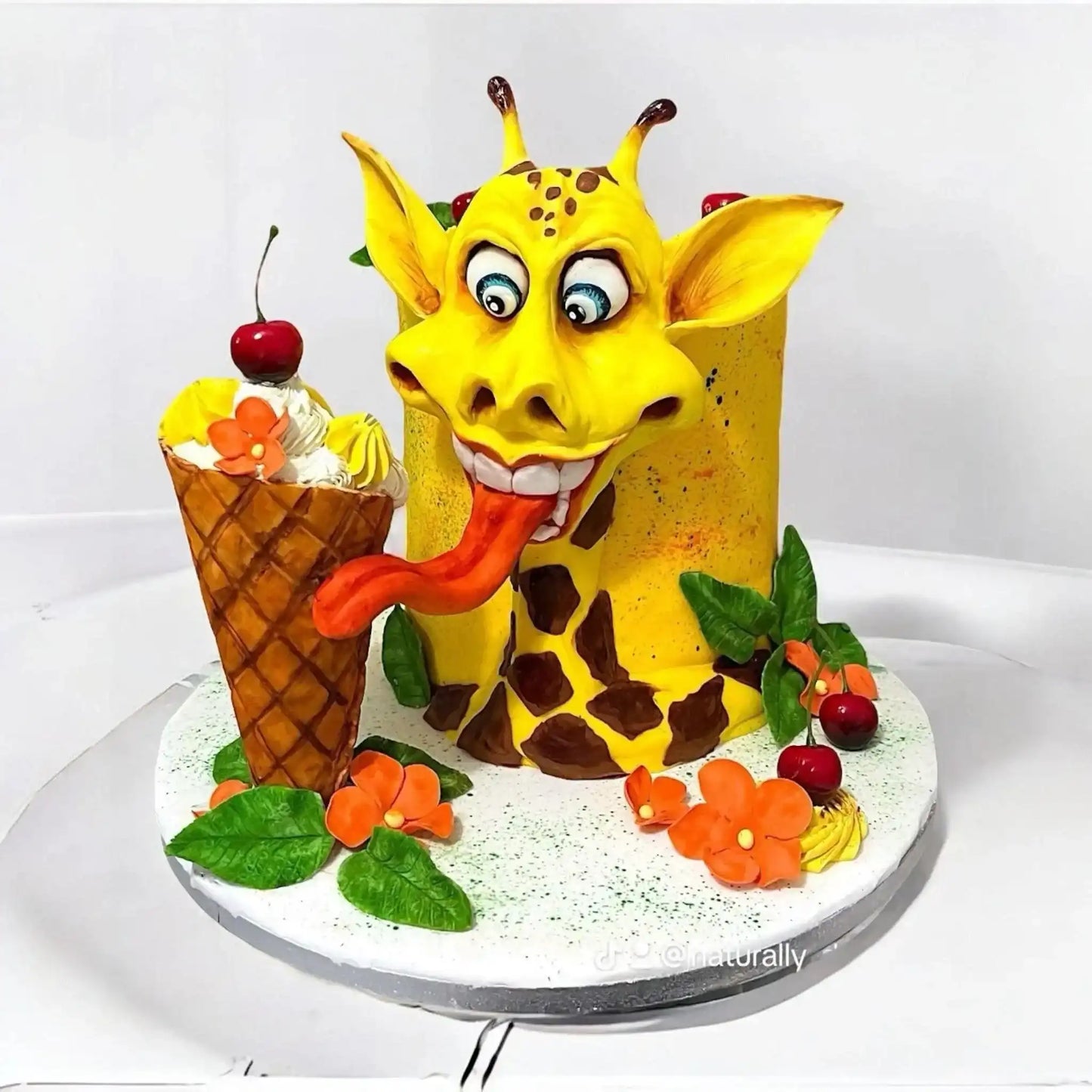 girafee-birthday-cake-naturally-deliciousss - Naturally_deliciousss