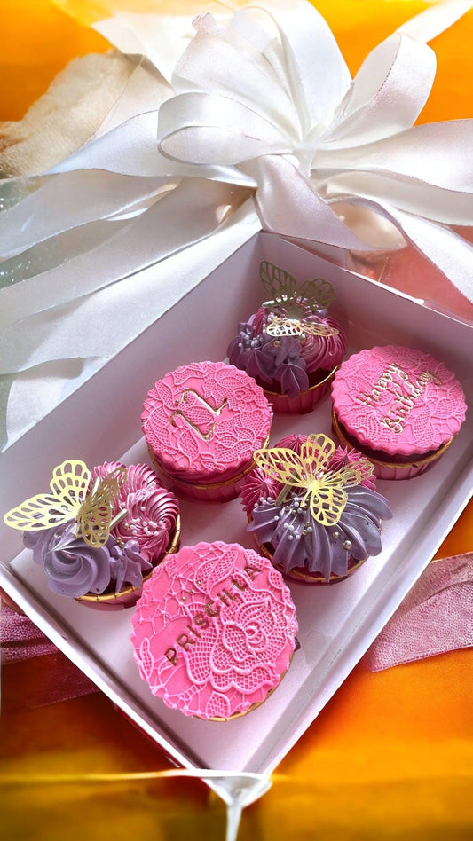 Cupcakes wit butterfly-personalised - Naturally_deliciousss