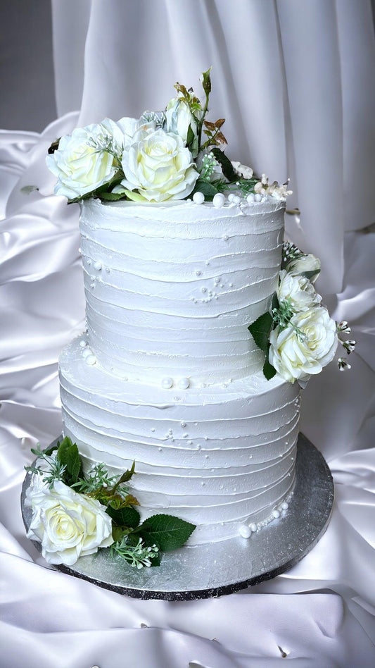 Wedding cake with white roses - Naturally_deliciousss